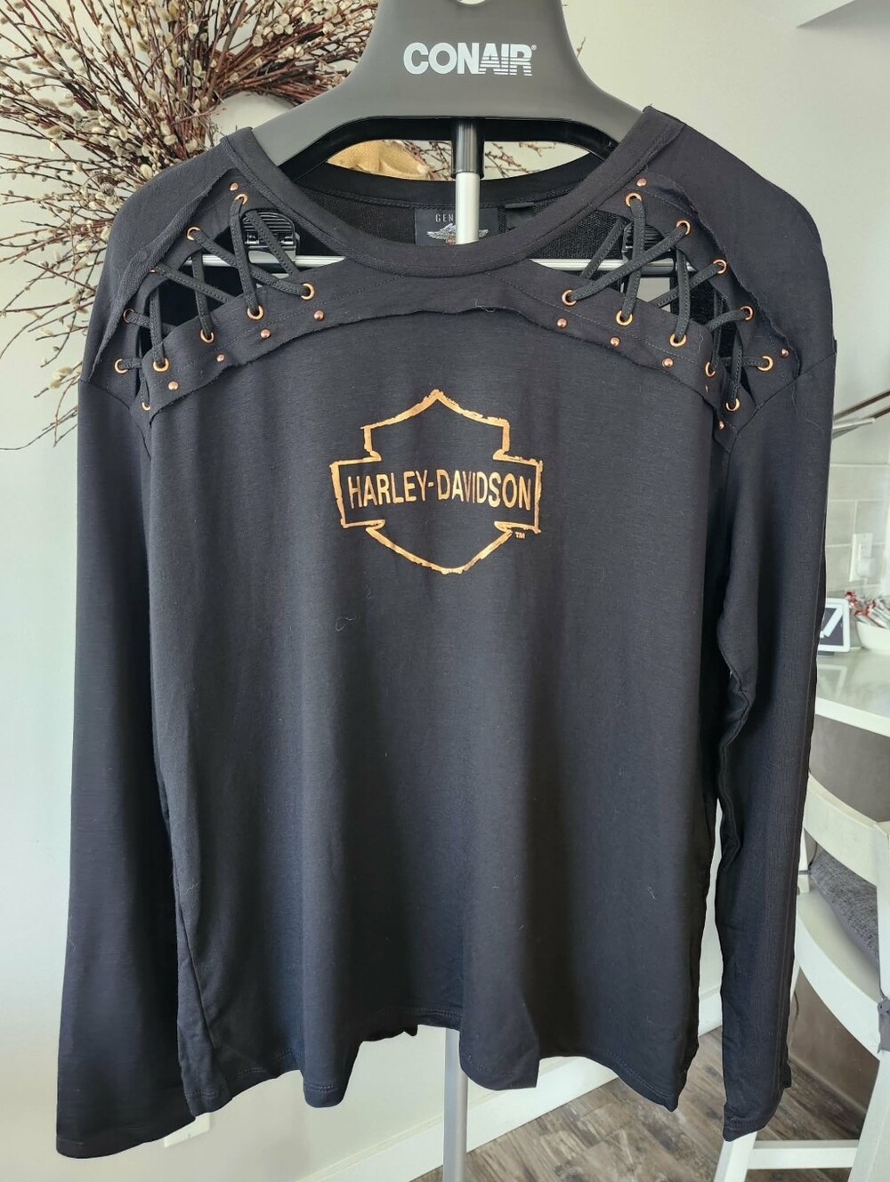 HARLEY-DAVIDSON - Large- Women’s Long Sleeve Top with Laced Shoulders NWT